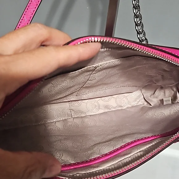 MICHAEL KORS NWT crossbody and Silver heart necklace bundle - Picture 8 of 8